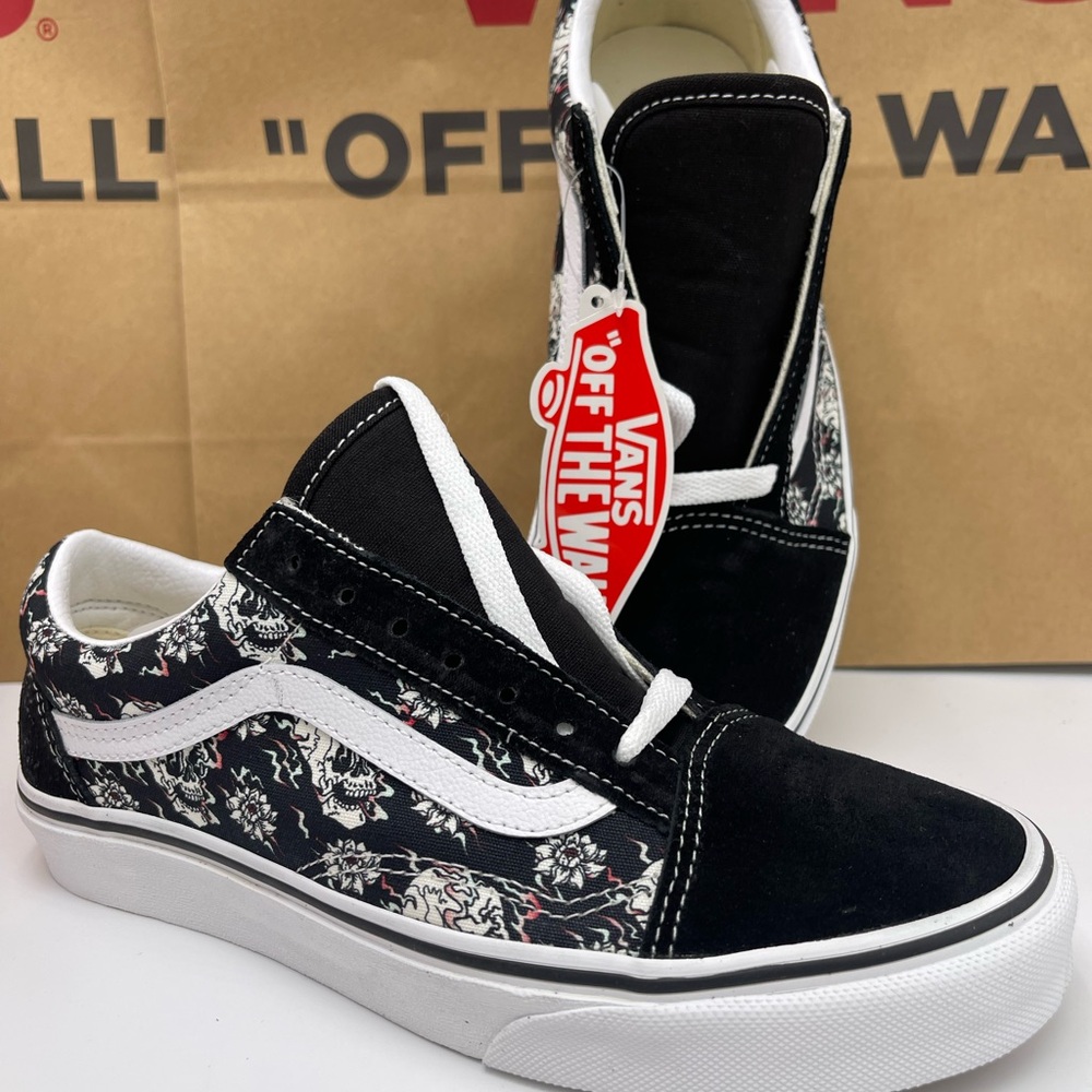 Vans WMNS Old Skool (Flash Skulls)Multi/True White Sneakers
VN0A38G118C - Picture 14 of 16
